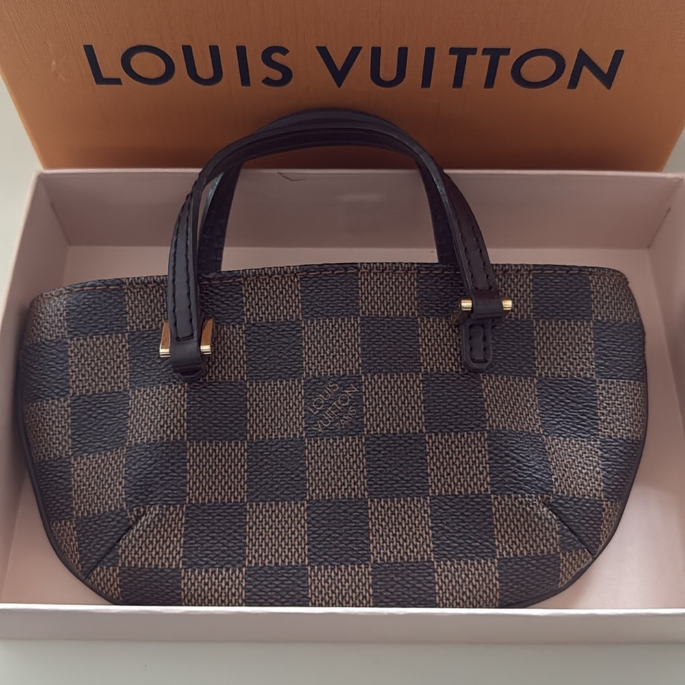 Authentic Louis Vuitton Damier Ebene Manosque GM Pouch W/Box mini bag - Picture 17 of 17